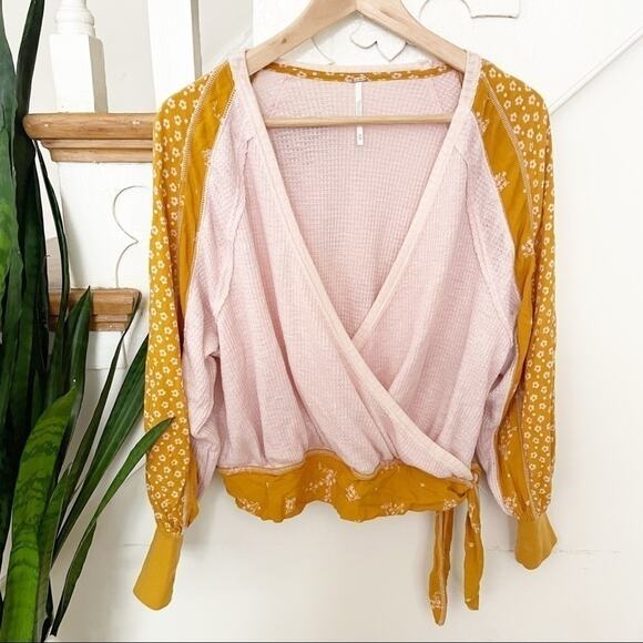 Free People Auxton Balloon Sleeve Surplice Neckline Yellow & Blush Blouse Sz XS - Picture 3 of 9